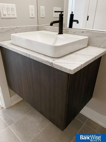 6801 Monarch Drive, Lincoln, NE 68516