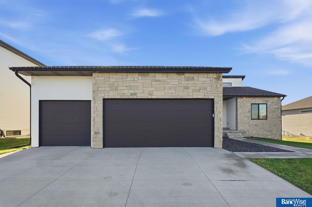 6801 Monarch Drive, Lincoln, NE 68516