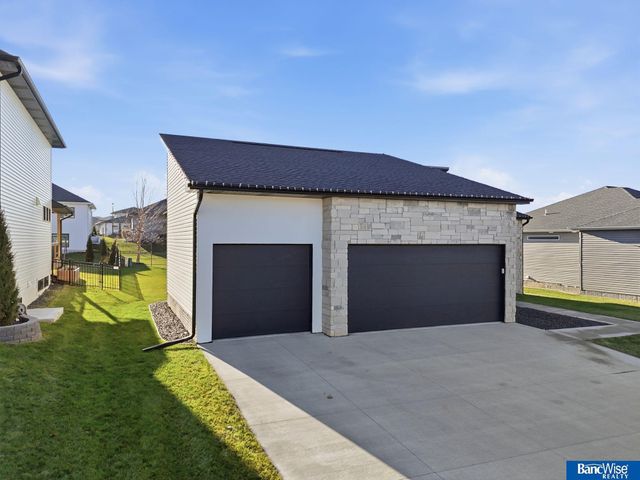 6801 Monarch Drive, Lincoln, NE 68516