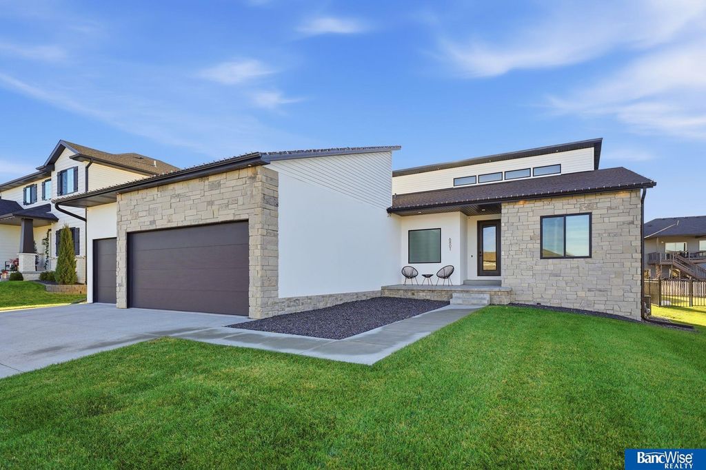 6801 Monarch Drive, Lincoln, NE 68516