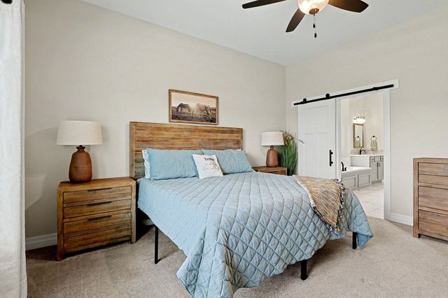 2104 E Highridge St, Park City, KS 67219