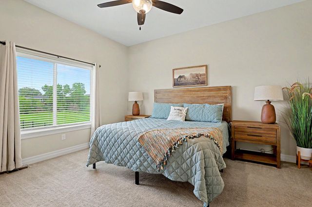 2104 E Highridge St, Park City, KS 67219