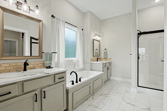 2104 E Highridge St, Park City, KS 67219