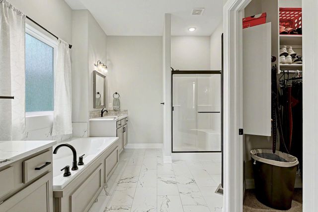 2104 E Highridge St, Park City, KS 67219