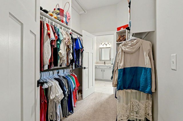 2104 E Highridge St, Park City, KS 67219