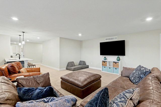 2104 E Highridge St, Park City, KS 67219