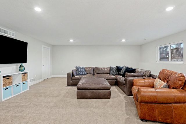 2104 E Highridge St, Park City, KS 67219