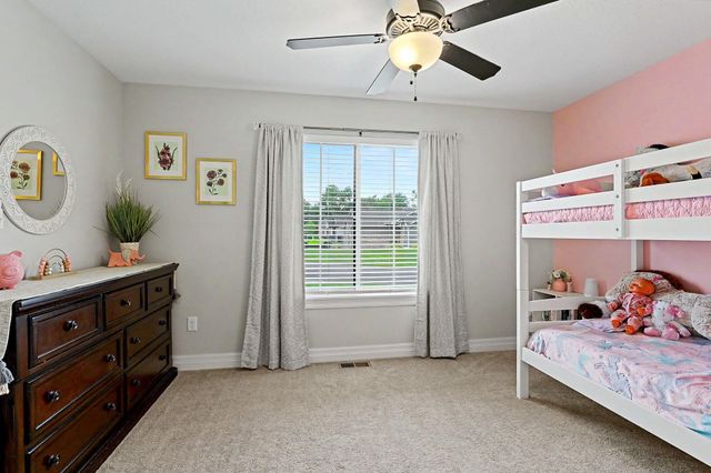 2104 E Highridge St, Park City, KS 67219