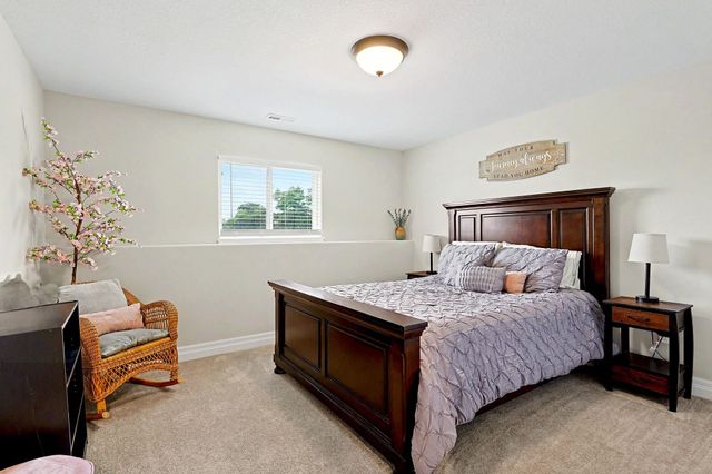 2104 E Highridge St, Park City, KS 67219