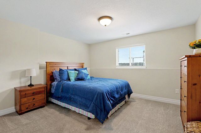 2104 E Highridge St, Park City, KS 67219
