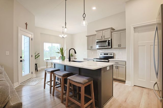 2104 E Highridge St, Park City, KS 67219