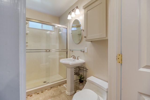 215 Helen Ave, Modesto, CA 95354