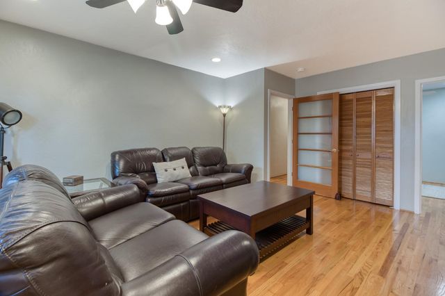 215 Helen Ave, Modesto, CA 95354