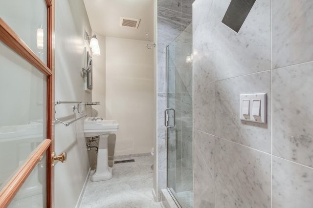 215 Helen Ave, Modesto, CA 95354