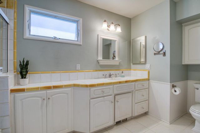 215 Helen Ave, Modesto, CA 95354