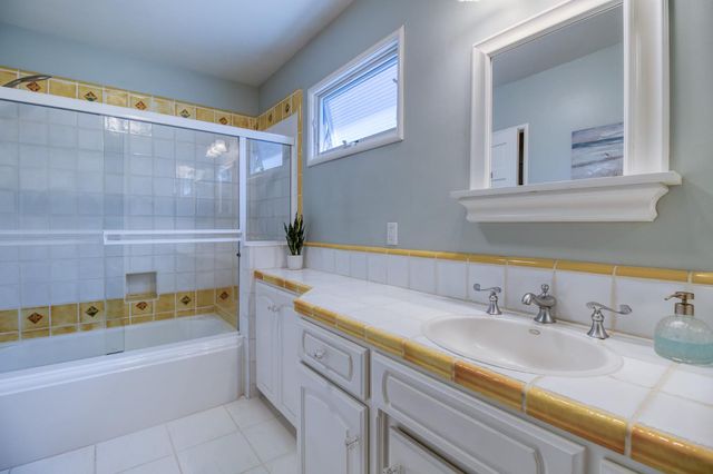 215 Helen Ave, Modesto, CA 95354