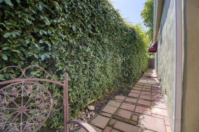 215 Helen Ave, Modesto, CA 95354