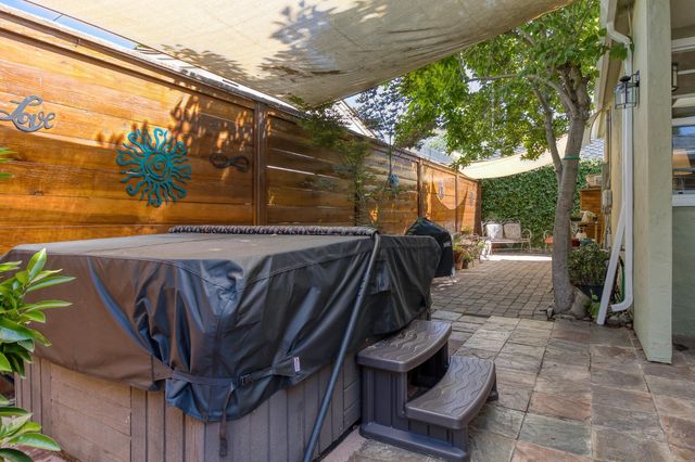 215 Helen Ave, Modesto, CA 95354