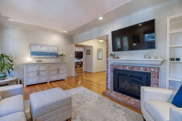 215 Helen Ave, Modesto, CA 95354