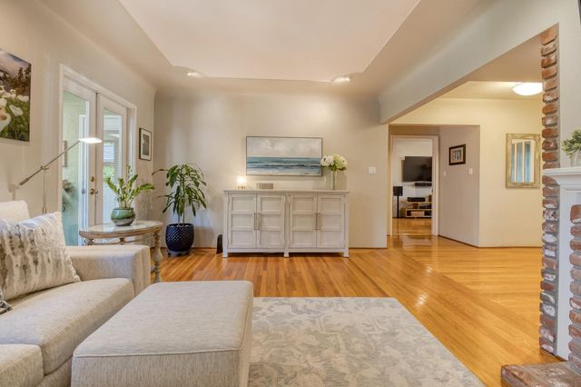 215 Helen Ave, Modesto, CA 95354