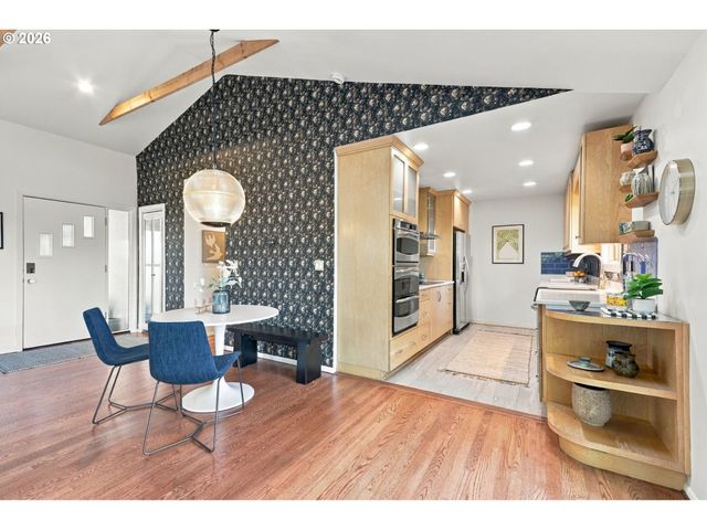 4935 Sw 19TH Dr, Portland, OR 97239