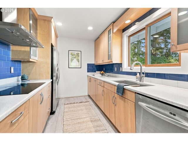 4935 Sw 19TH Dr, Portland, OR 97239