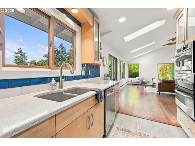 4935 Sw 19TH Dr, Portland, OR 97239