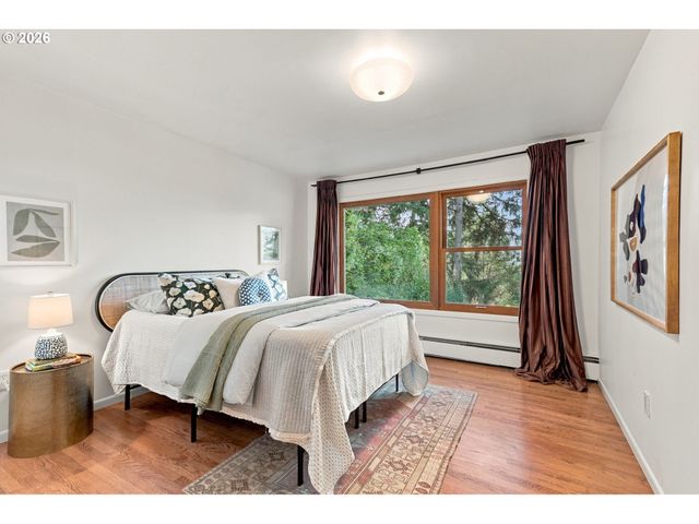 4935 Sw 19TH Dr, Portland, OR 97239