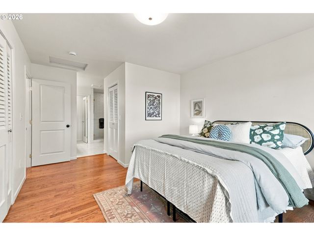 4935 Sw 19TH Dr, Portland, OR 97239