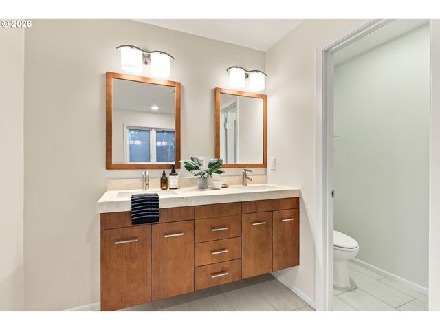 4935 Sw 19TH Dr, Portland, OR 97239