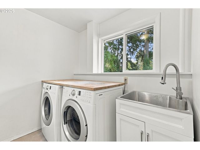 4935 Sw 19TH Dr, Portland, OR 97239