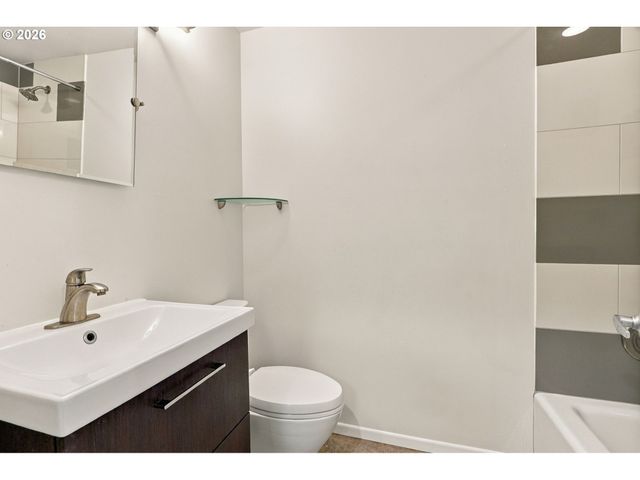 4935 Sw 19TH Dr, Portland, OR 97239