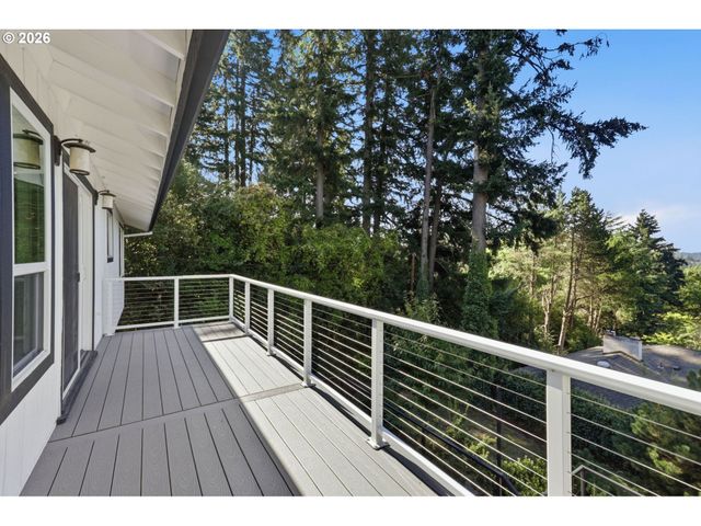 4935 Sw 19TH Dr, Portland, OR 97239