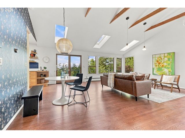4935 Sw 19TH Dr, Portland, OR 97239