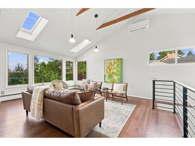 4935 Sw 19TH Dr, Portland, OR 97239