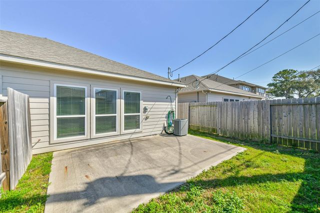 513 N 6th Street, La Porte, TX 77571