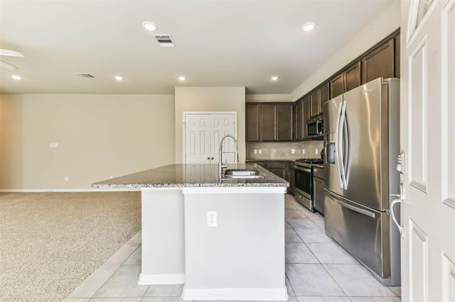 513 N 6th Street, La Porte, TX 77571