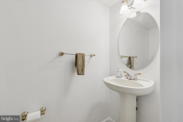 221 CARRIAGE CT #221, Chesterbrook, PA 19087