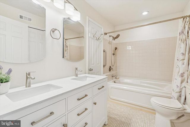 221 CARRIAGE CT #221, Chesterbrook, PA 19087
