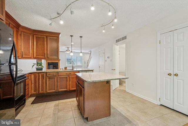 221 CARRIAGE CT #221, Chesterbrook, PA 19087
