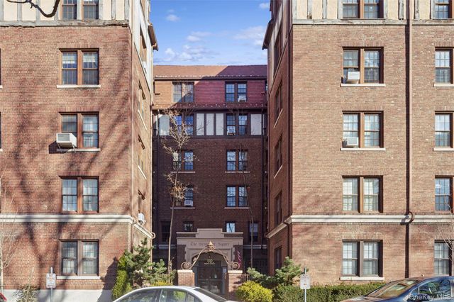 150 Burns Street 6E, Forest Hills, NY 11375