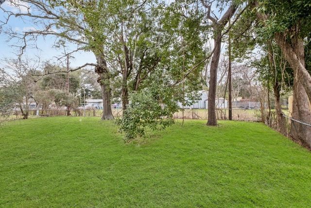 2217 Meadow Lane, La Marque, TX 77568