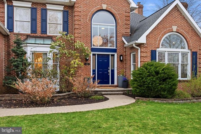 352 SENTRY LN, Wayne, PA 19087
