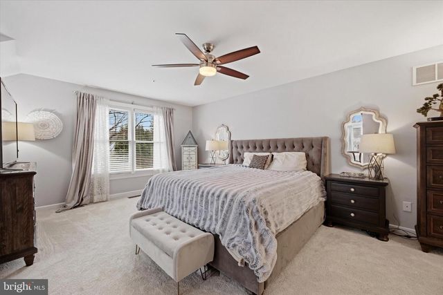 352 SENTRY LN, Wayne, PA 19087