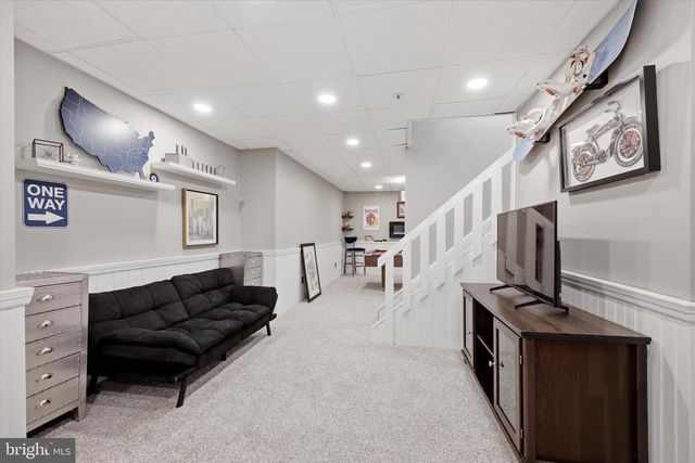 352 SENTRY LN, Wayne, PA 19087