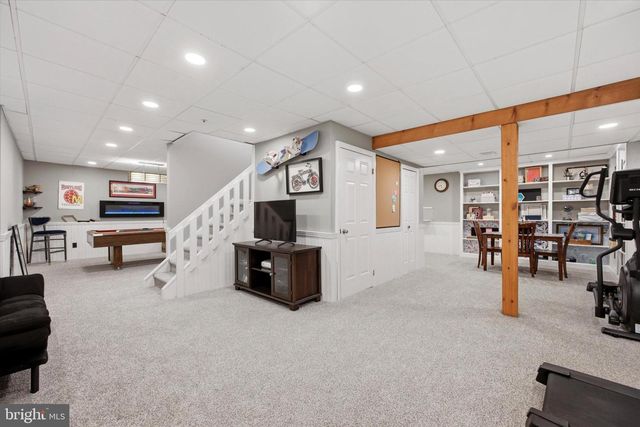 352 SENTRY LN, Wayne, PA 19087