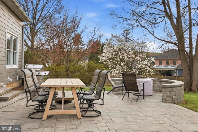 352 SENTRY LN, Wayne, PA 19087