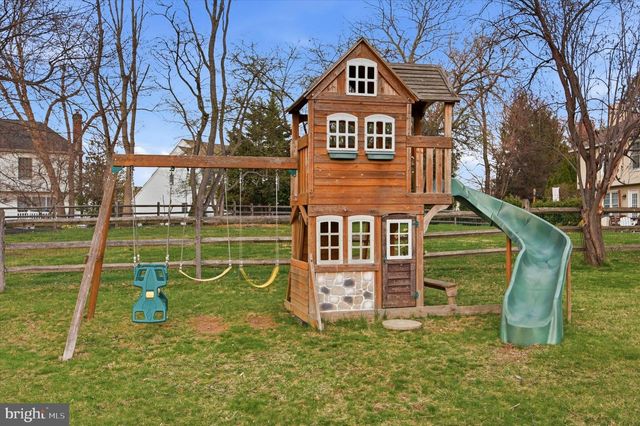 352 SENTRY LN, Wayne, PA 19087