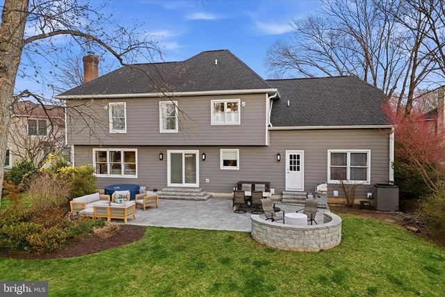 352 SENTRY LN, Wayne, PA 19087