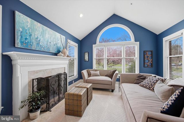 352 SENTRY LN, Wayne, PA 19087